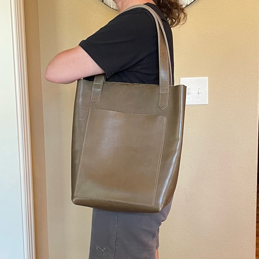 Teddi Joelle Essential Olive Leather Tote Bag - Picture 6 of 7
